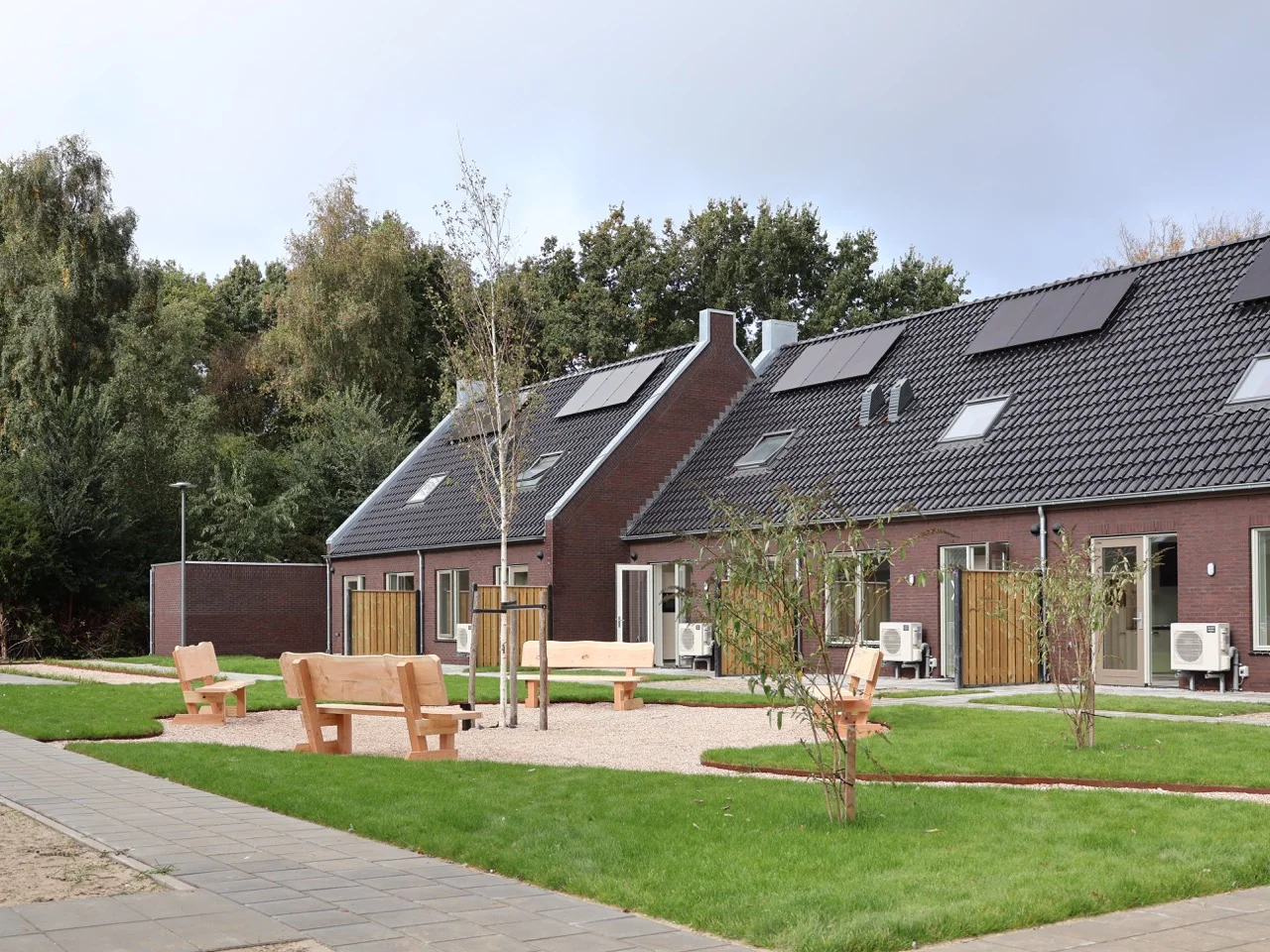De gezamenlijke binnentuin van Hofje Duinzicht
