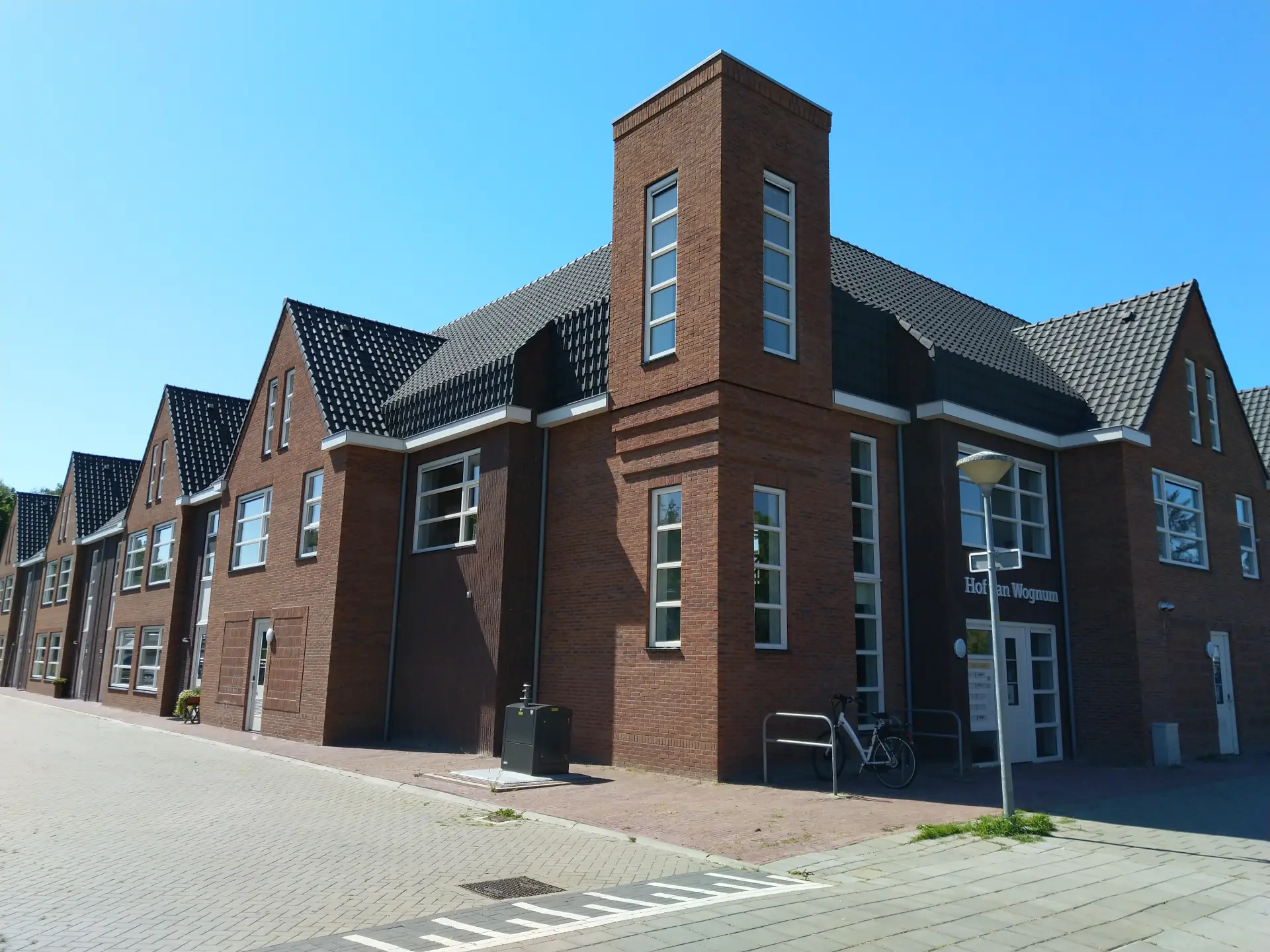 De hoofdentree van Hof van Wognum