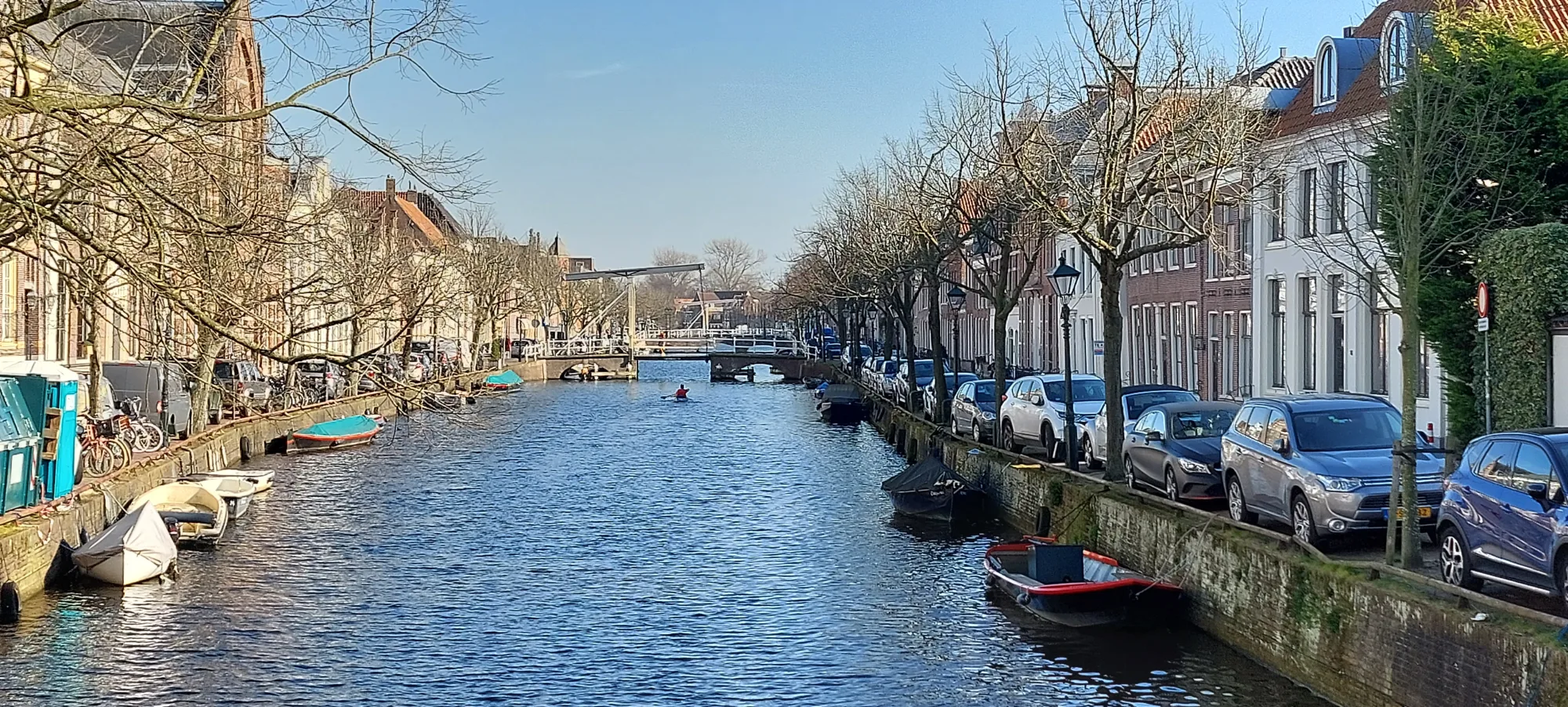 Gracht in de historische binnenstad van Alkmaar