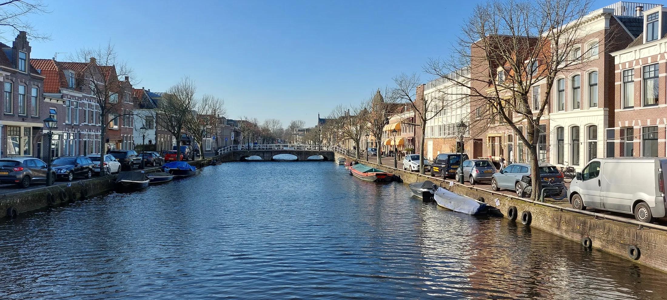 Gracht en historische bebouwing in Alkmaar