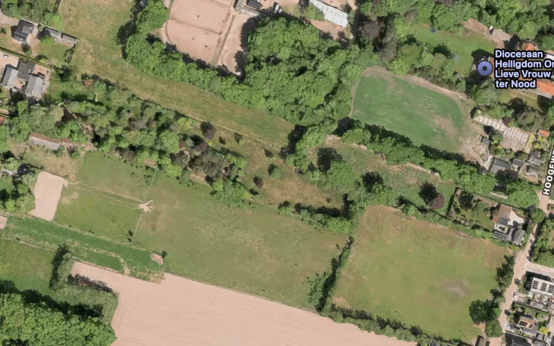 Luchtbeeld van het plangebied tussen de Hoogeweg en Runxputteweg in Heiloo