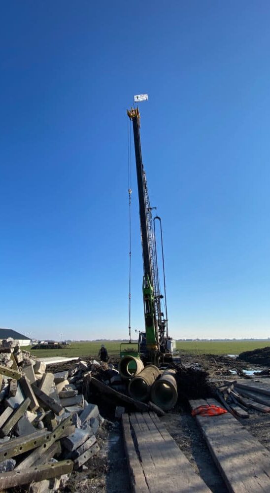 Eerste paal WarmThuis Grosthuizen